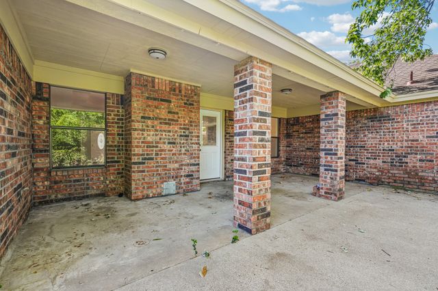 5629 Puerto Vallarta Drive, North Richland Hills, TX 76180