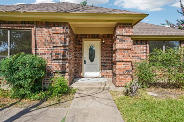 5629 Puerto Vallarta Drive, North Richland Hills, TX 76180