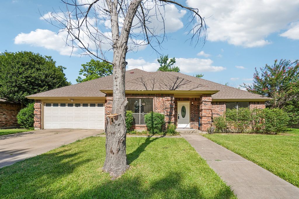 5629 Puerto Vallarta Drive, North Richland Hills, TX 76180
