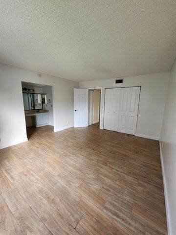 3345 Lucerne Park Drive, Greenacres, FL 33467