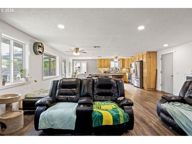 4577 LIBERTY St, Eugene, OR 97402