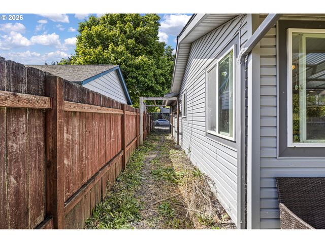 4577 LIBERTY St, Eugene, OR 97402