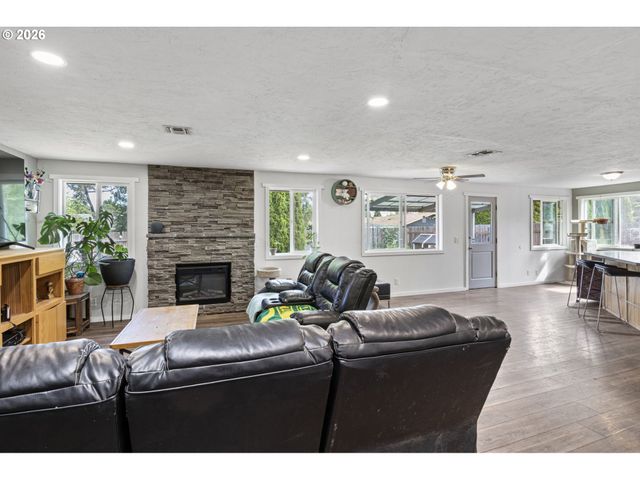 4577 LIBERTY St, Eugene, OR 97402