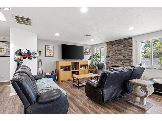 4577 LIBERTY St, Eugene, OR 97402