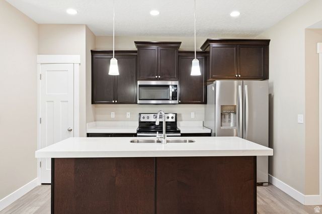9289 S CASTLEBURY CT, Sandy, UT 84094