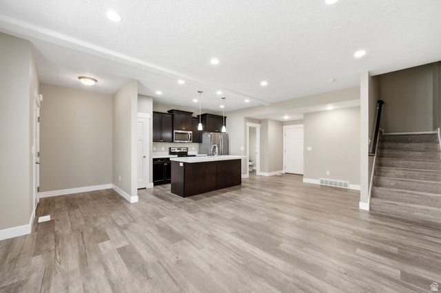 9289 S CASTLEBURY CT, Sandy, UT 84094