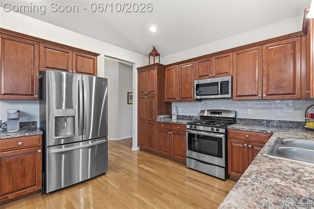 19322 Linwood Drive 70, Clinton Township, MI 48038
