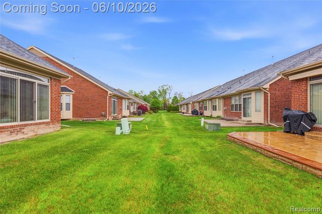 19322 Linwood Drive 70, Clinton Township, MI 48038