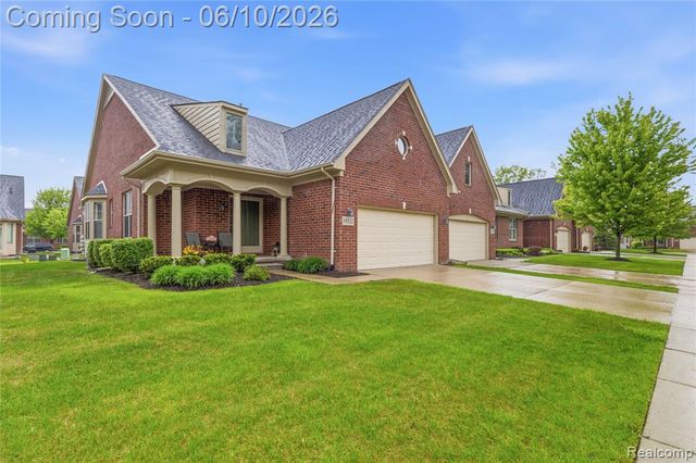 19322 Linwood Drive 70, Clinton Township, MI 48038