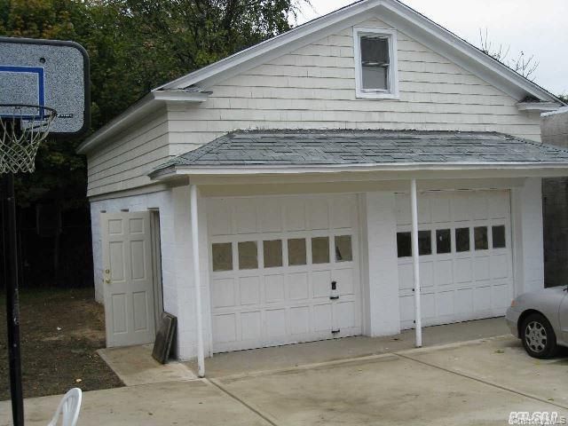 43 W Graham Avenue, Hempstead, NY 11550
