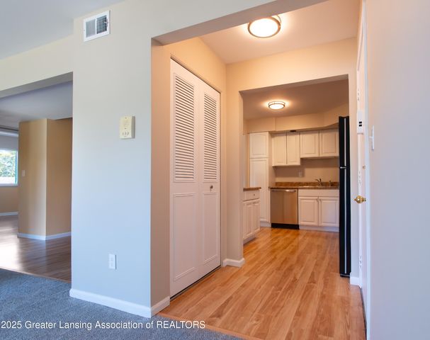 5525 W St Joe Highway, A8, Lansing, MI 48917