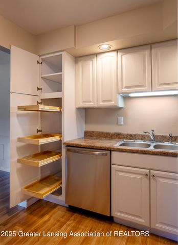 5525 W St Joe Highway, A8, Lansing, MI 48917