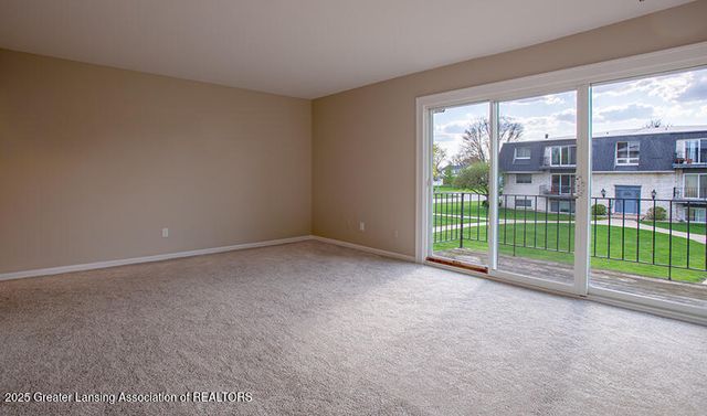 5525 W St Joe Highway, A8, Lansing, MI 48917