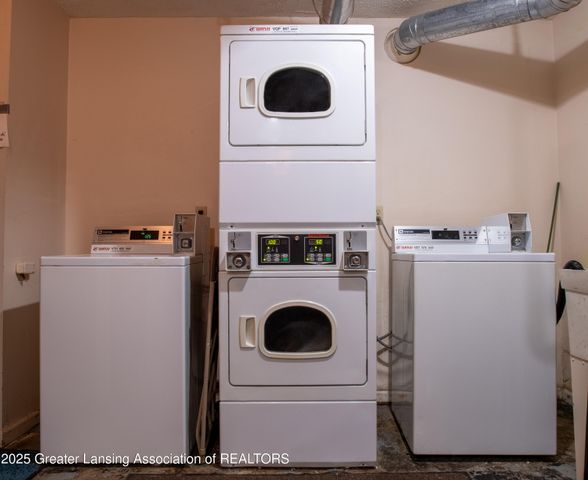 5525 W St Joe Highway, A8, Lansing, MI 48917