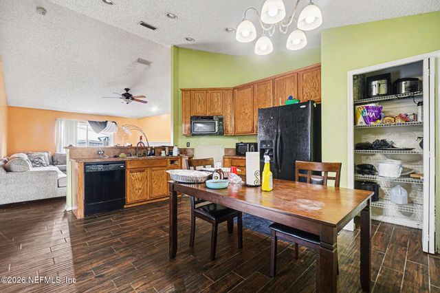 6525 SILK LEAF Lane, Jacksonville, FL 32244