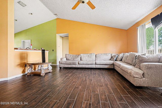 6525 SILK LEAF Lane, Jacksonville, FL 32244