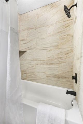 4811 Waukomis Drive, Kansas City, MO 64151