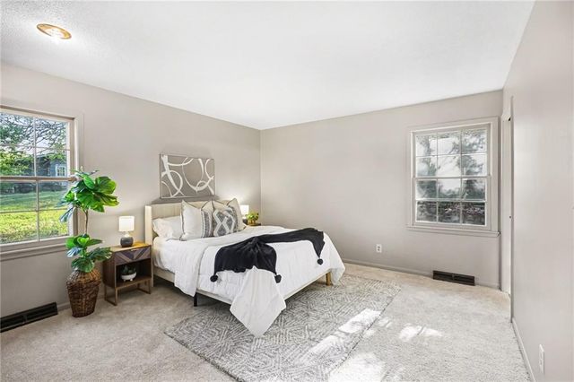 4811 Waukomis Drive, Kansas City, MO 64151