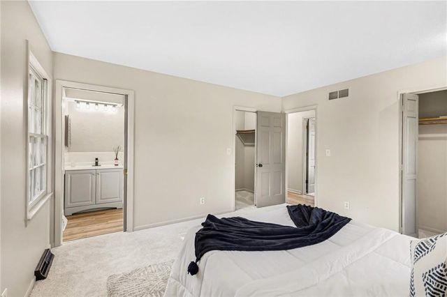 4811 Waukomis Drive, Kansas City, MO 64151