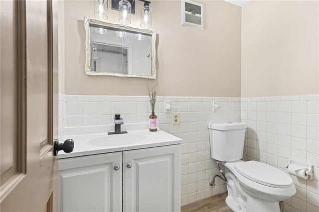 4811 Waukomis Drive, Kansas City, MO 64151