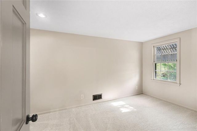 4811 Waukomis Drive, Kansas City, MO 64151