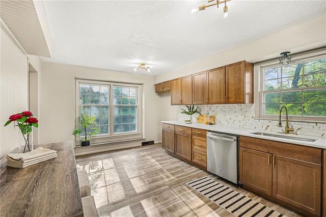 4811 Waukomis Drive, Kansas City, MO 64151