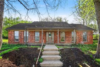 4811 Waukomis Drive, Kansas City, MO 64151