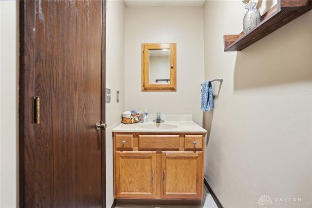 680 Carlsbrook Drive, Beavercreek, OH 45434