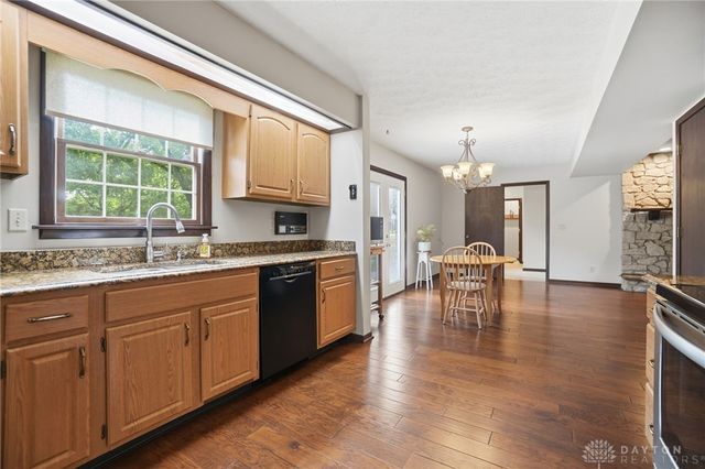 680 Carlsbrook Drive, Beavercreek, OH 45434