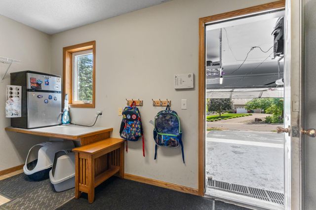 1132 Falls Circle, Chaska, MN 55318