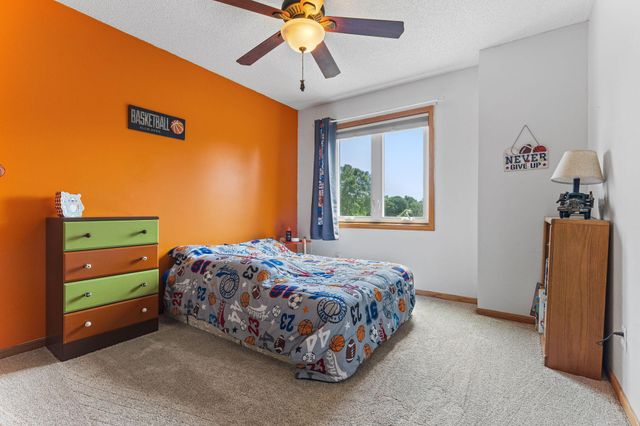 1132 Falls Circle, Chaska, MN 55318