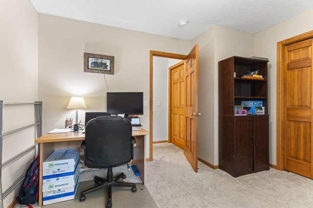 1132 Falls Circle, Chaska, MN 55318