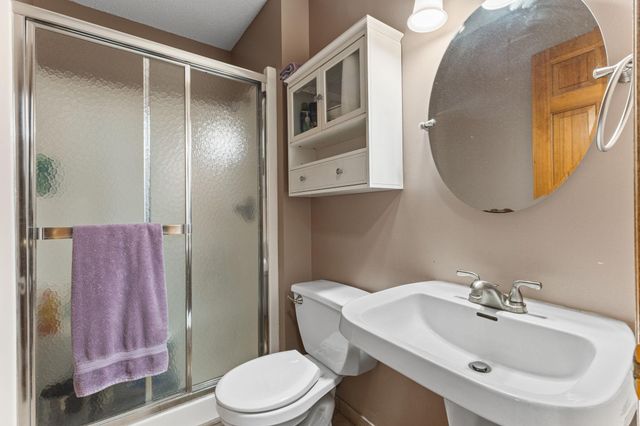 1132 Falls Circle, Chaska, MN 55318