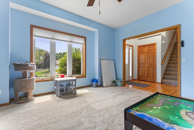 1132 Falls Circle, Chaska, MN 55318