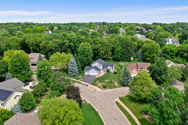 1132 Falls Circle, Chaska, MN 55318