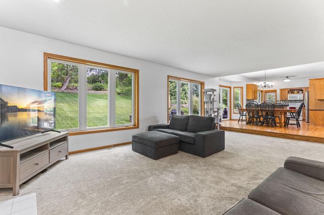 1132 Falls Circle, Chaska, MN 55318