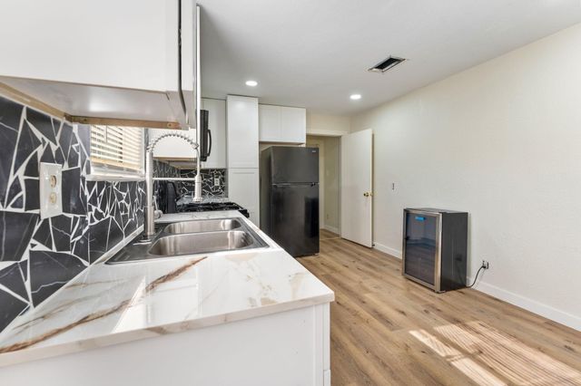 2427 Hodges Street, Baytown, TX 77521