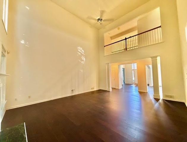 1000 Winding Bridge Way, Johns Creek, GA 30097