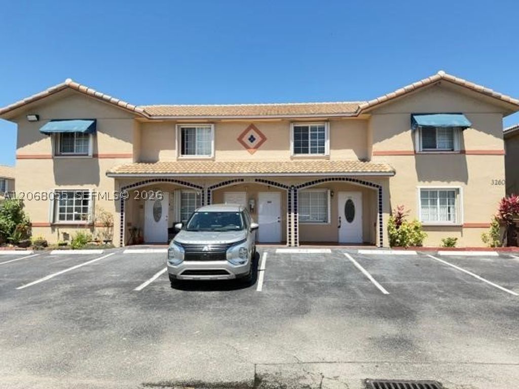 3260 W 70th St 202, Hialeah, FL 33018