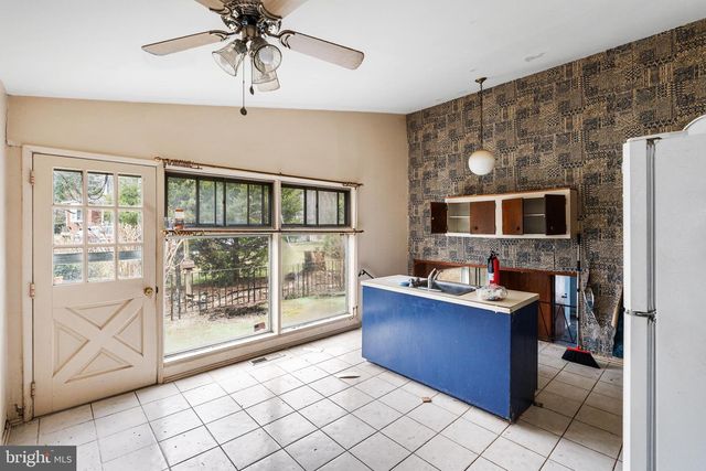 1542 DAWS RD, Blue Bell, PA 19422