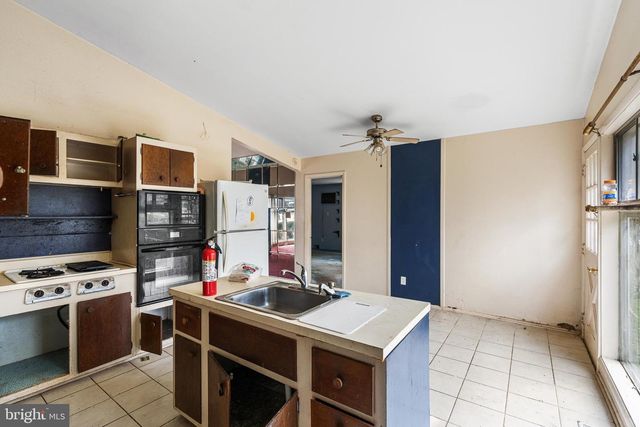 1542 DAWS RD, Blue Bell, PA 19422