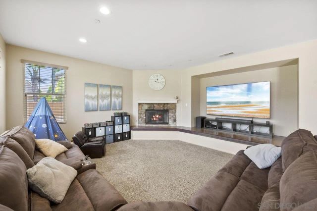 2928 Burnet Dr, Escondido, CA 92027