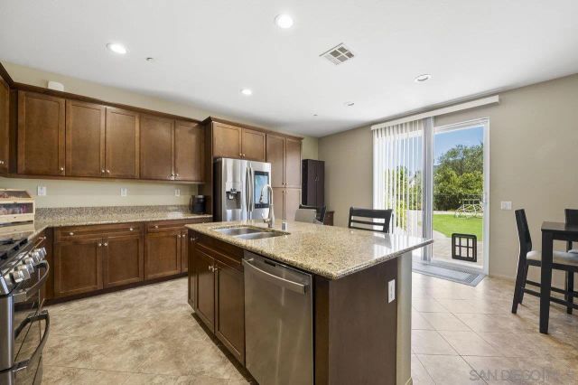 2928 Burnet Dr, Escondido, CA 92027