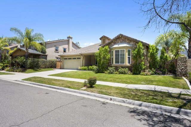 2928 Burnet Dr, Escondido, CA 92027