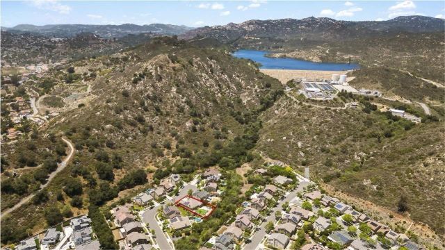 2928 Burnet Dr, Escondido, CA 92027