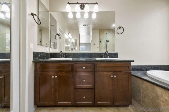 2928 Burnet Dr, Escondido, CA 92027