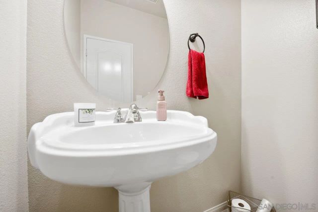 2928 Burnet Dr, Escondido, CA 92027