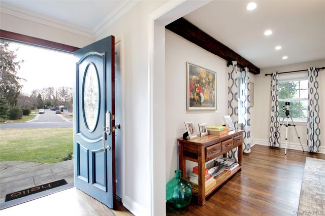 109 Country Club Drive, Port Washington, NY 11050