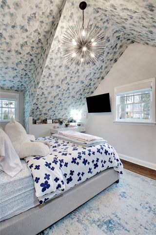 109 Country Club Drive, Port Washington, NY 11050