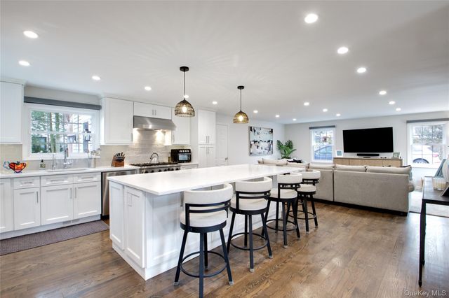 109 Country Club Drive, Port Washington, NY 11050